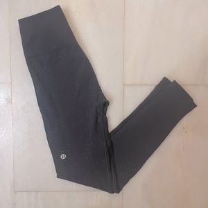 Seamless Lululemon leggings.